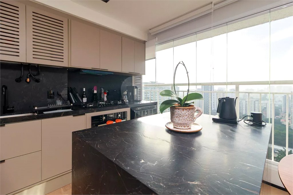 Apartamento à venda com 3 quartos, sendo 1 suíte,  em Santo Amaro, São Paulo, SP