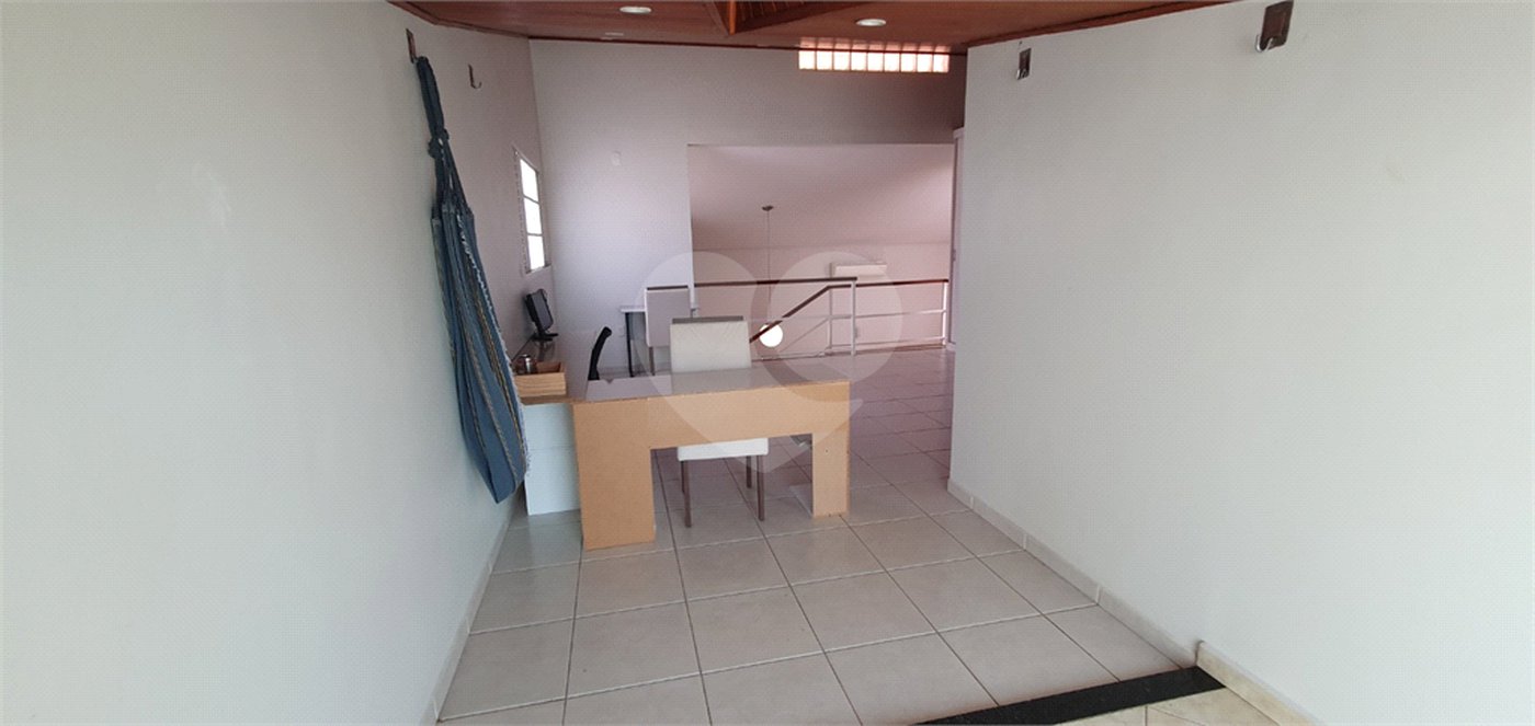 Casa à venda com 4 quartos, sendo 3 suítes, no condomínio Vila Inglesa, Sorocaba - SP