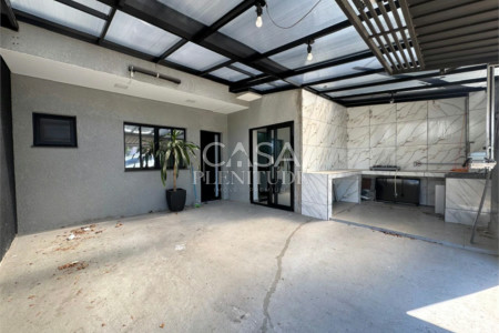 Sobrado à venda com 2 quartos em Wanel Ville, Sorocaba, SP