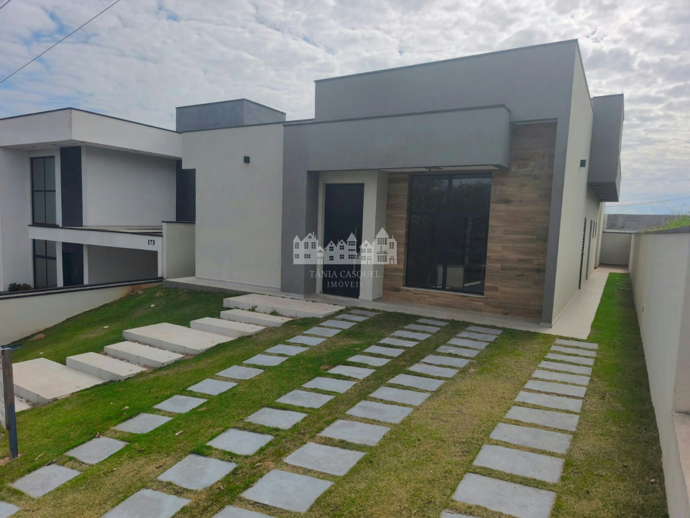 Casa térrea à venda com 4 quartos, sendo 2 suítes, no condomínio Alto da Floresta, Bom Jesus dos Perdões - SP
