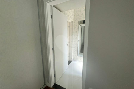 Sobrado à venda com 5 quartos, sendo 3 suítes, em Vila Nivi, São Paulo, SP