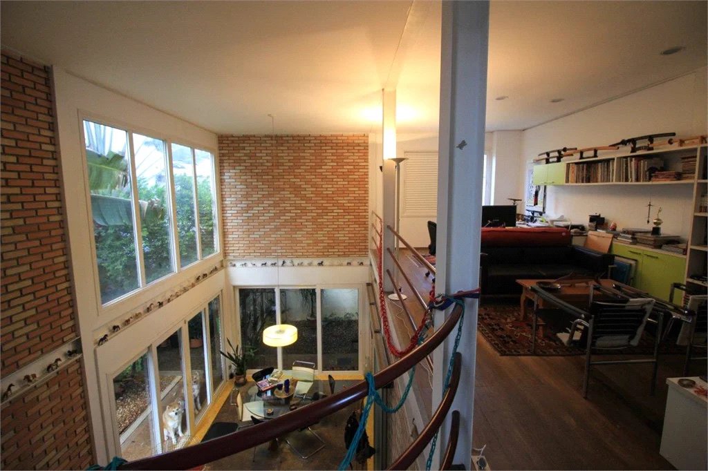 Casa à venda ou para alugar com 5 quartos, sendo 3 suítes, em Vila Madalena, São Paulo, SP