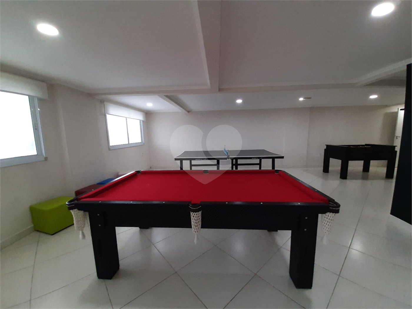 Apartamento à venda com 2 quartos, sendo 1 suíte,  no Centro, Mongaguá, SP