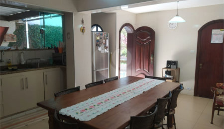 Casa à venda ou para alugar com 3 quartos, sendo 1 suíte,  em Estação, São Roque, SP