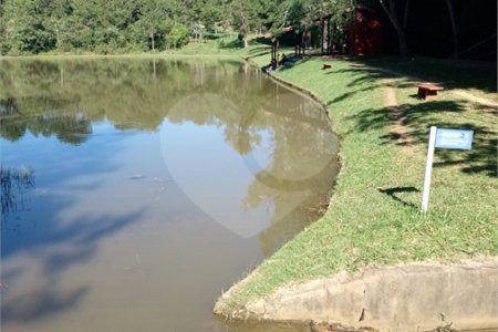 Terreno à venda em Condomínio Residencial Pinheiros do Lago, Alambari, SP