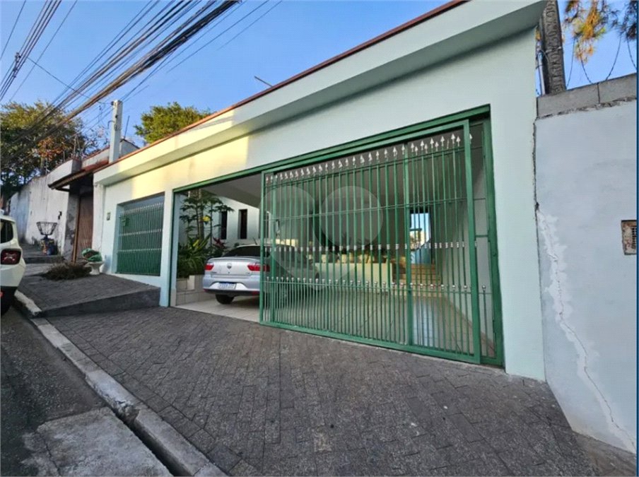 Casa Térrea à venda com 3 quartos no Centro, Poá, SP