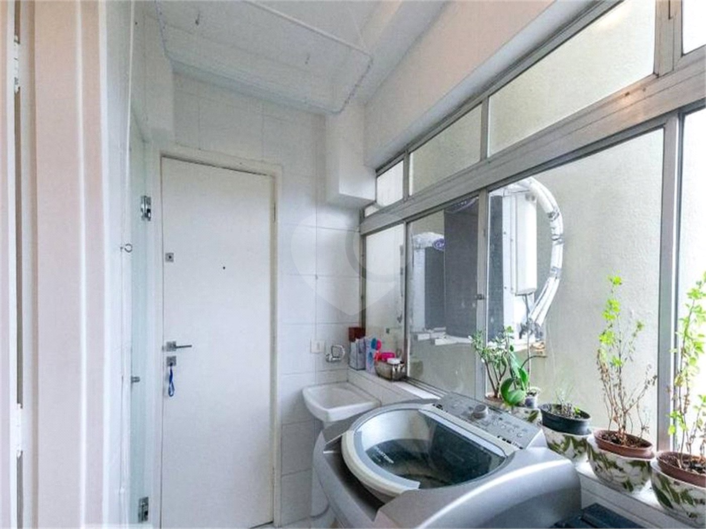 Apartamento à venda com 2 quartos, sendo 1 suíte, em Vila Olímpia, São Paulo, SP