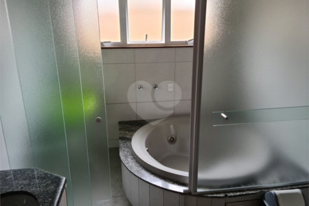 Casa à venda com 5 quartos, sendo 1 suíte, em Vila Lavínia, Mogi das Cruzes, SP