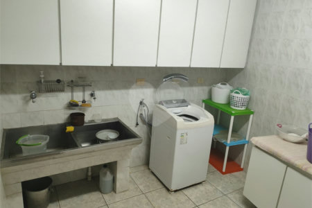 Casa à venda com 4 quartos, sendo 2 suítes, no condomínio Chácara das Rosas, São Paulo - SP