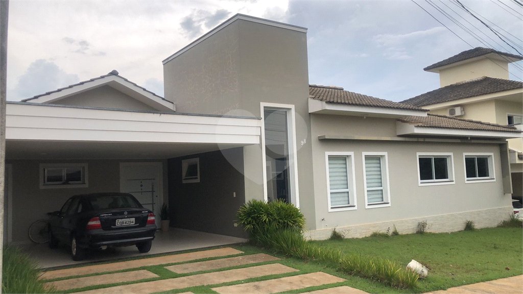 Casa à venda com 4 quartos, sendo 3 suítes, no condomínio Lago da Serra, Araçoiaba da Serra - SP