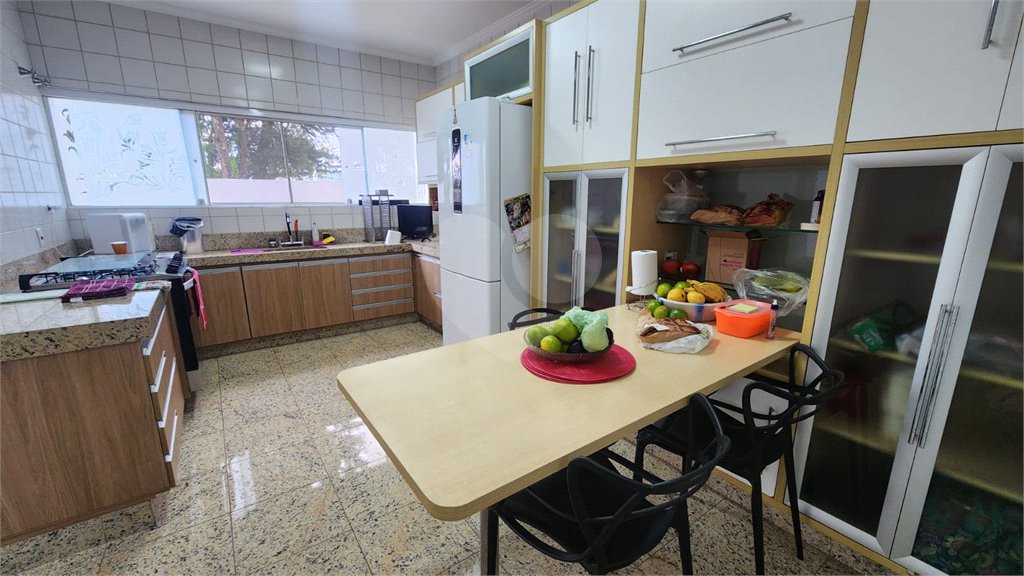Casa à venda com 4 quartos, sendo 2 suítes, no condomínio Marambaia, Vinhedo - SP