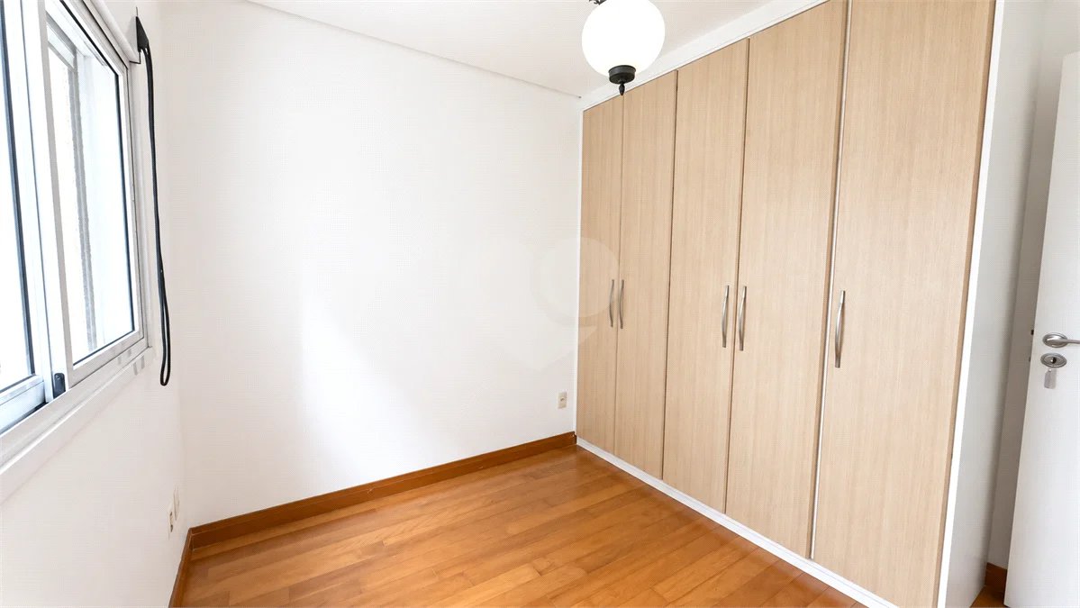 Apartamento à venda com 3 quartos, sendo 1 suíte, em Jardim das Acácias, São Paulo, SP