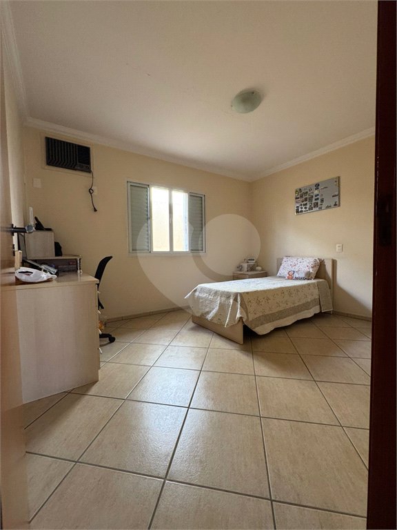 Casa à venda com 4 quartos, sendo 1 suíte, em Vila Henrique, Salto, SP