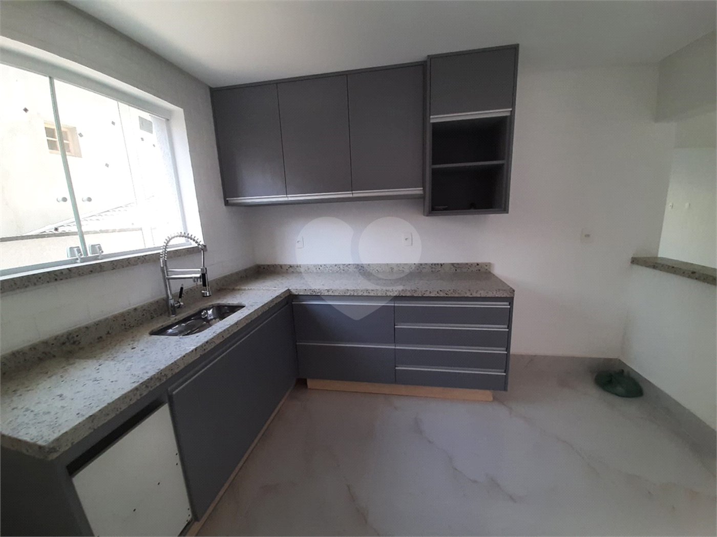 Sobrado à venda com 4 quartos, sendo 3 suítes, em Vila Paulicéia, São Paulo, SP