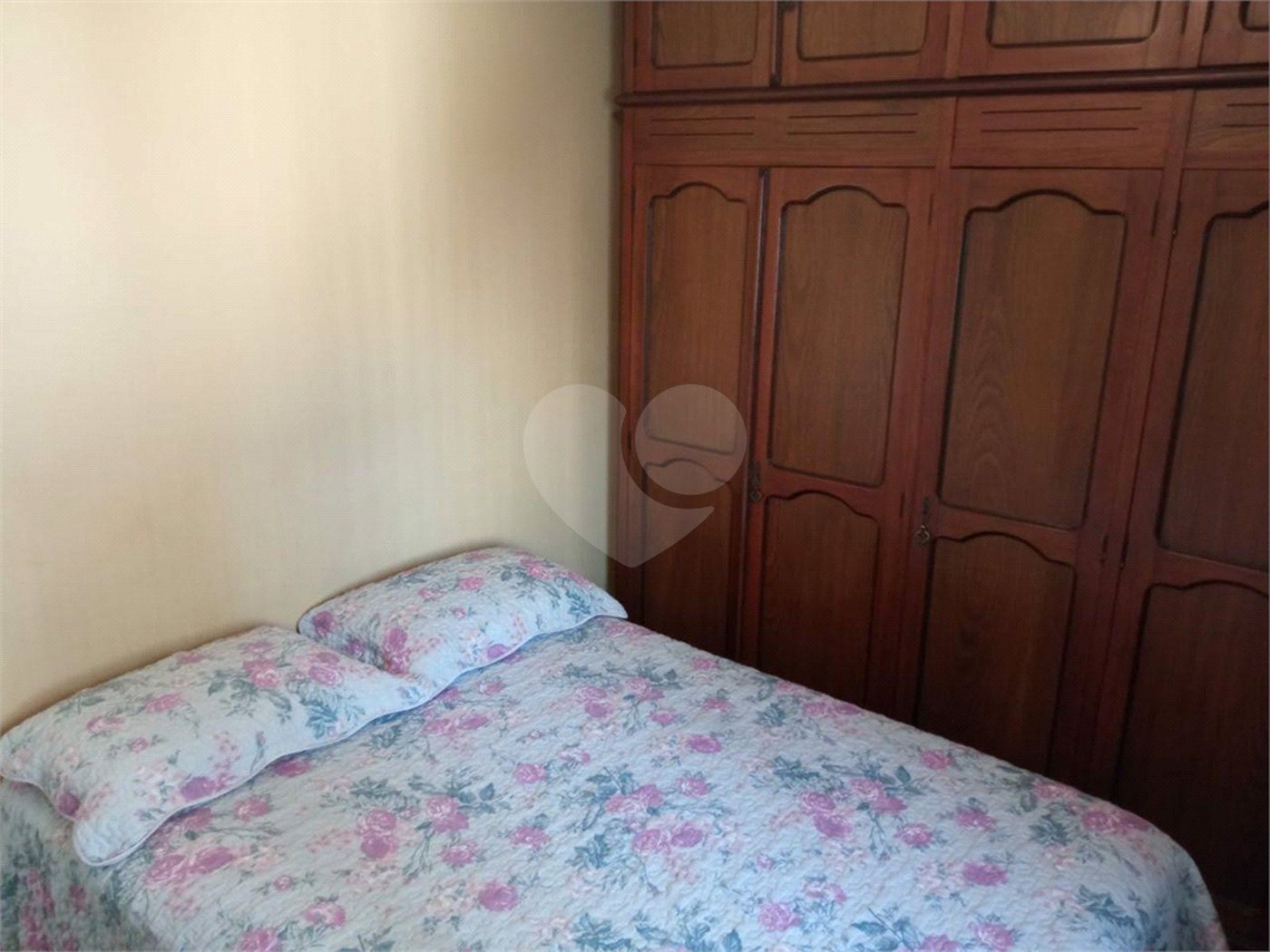 Lindo apartamento, muito bem conservado, com bom espaço interno.
