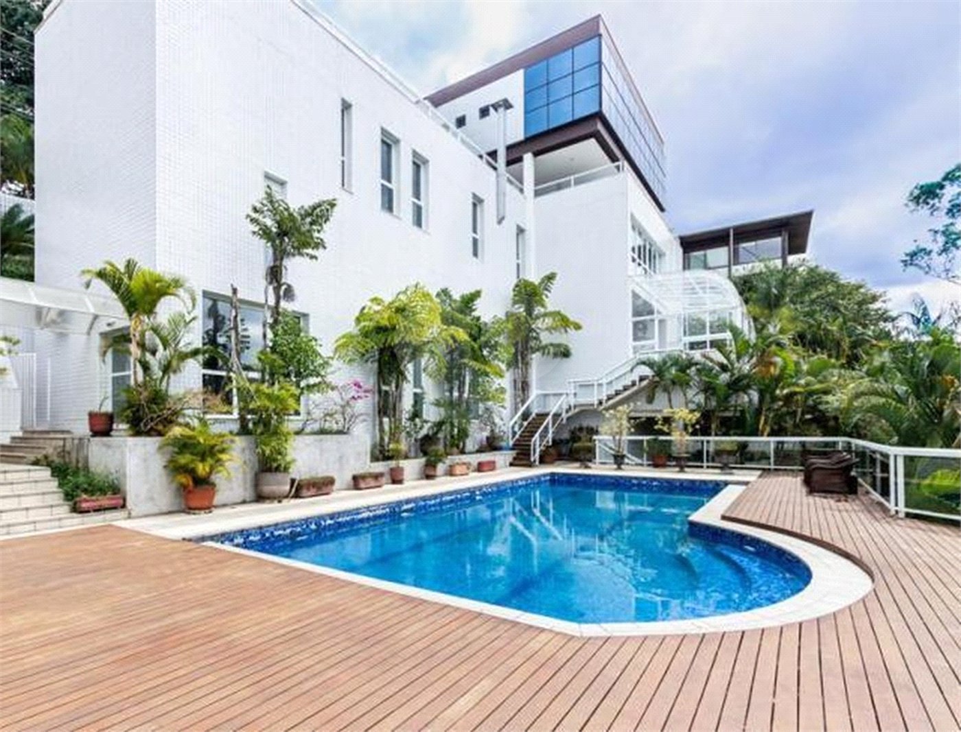 Casa à venda com 6 suítes no condomínio Vitória Régia, São Paulo - SP