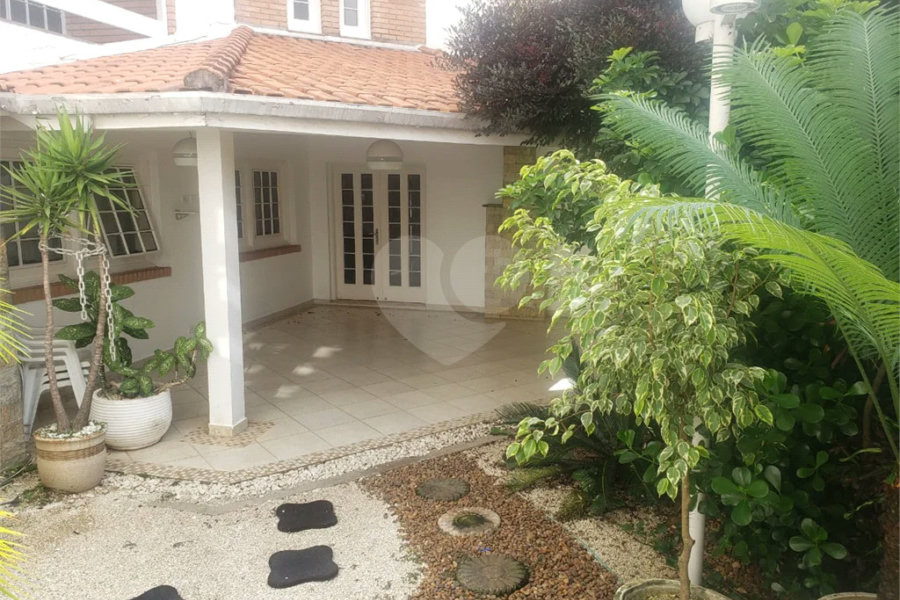 Sobrado à venda com 4 quartos, sendo 2 suítes,  em Tremembé, São Paulo, SP
