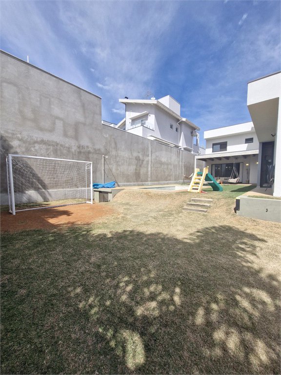 Casa à venda com 5 quartos, sendo 3 suítes, no condomínio Residencial Terras de Vinhedo, Vinhedo - SP