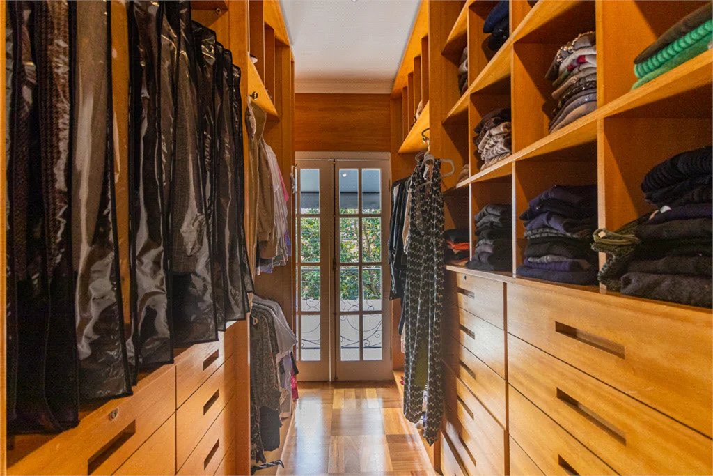Casa à venda com 4 quartos, sendo 3 suítes, em Brooklin Paulista, São Paulo, SP