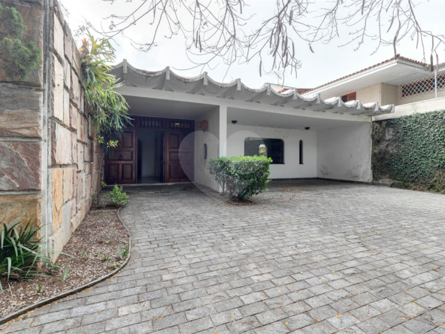 Casa Térrea à venda com 4 quartos, sendo 2 suítes,  em Brooklin Velho, São Paulo, SP