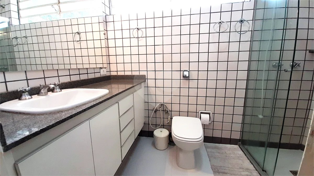 Sobrado à venda ou para alugar com 3 quartos, sendo 2 suítes, em Brooklin, São Paulo, SP