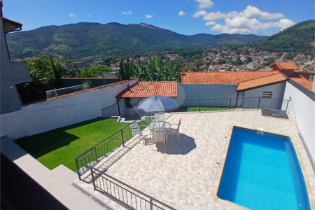 Casa à venda com 3 quartos, sendo 1 suíte,  em Recreio Maristela, Atibaia, SP