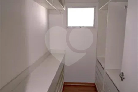 Casa à venda com 4 quartos, sendo 3 suítes,  no condomínio Altos da Serra Vi, São José dos Campos - SP