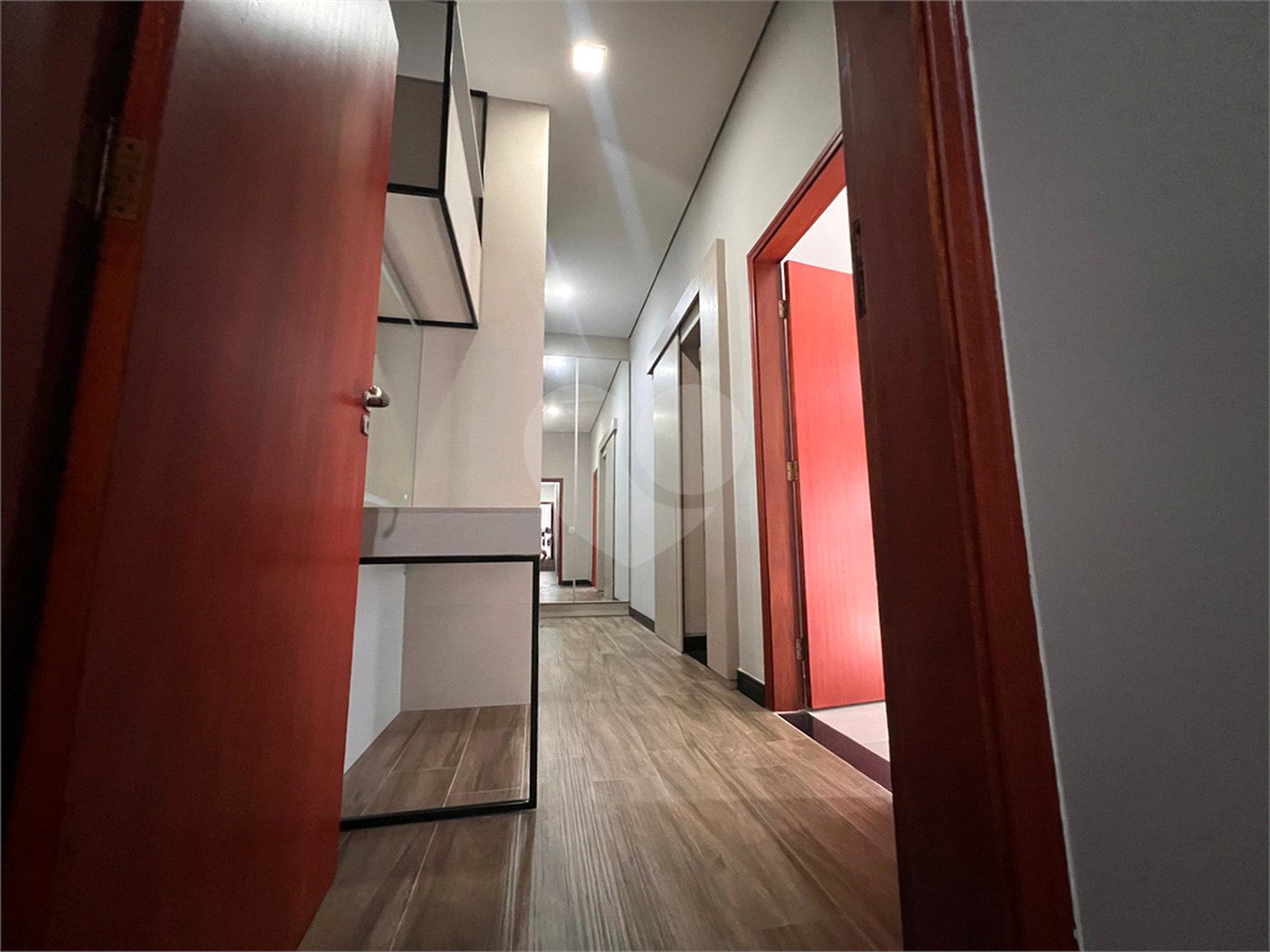 Casa à venda com 3 quartos, sendo 2 suítes, no condomínio Terras de Mont Serrat, Salto - SP