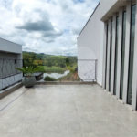 Casa à venda ou para alugar com 4 suítes no condomínio Figueira Garden, Atibaia - SP