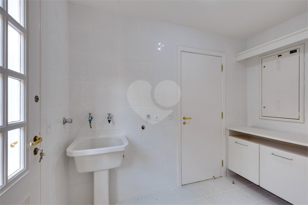 Casa para alugar com 4 quartos, sendo 2 suítes, no condomínio Cassiano Ricardo, São Paulo - SP