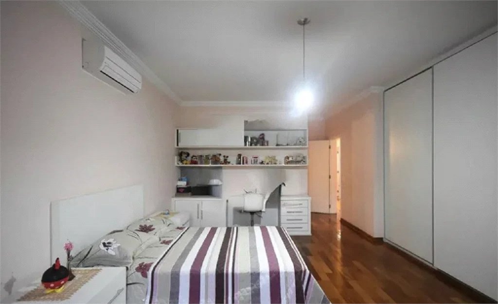 Casa à venda com 5 suítes em Jardim Londrina, São Paulo, SP