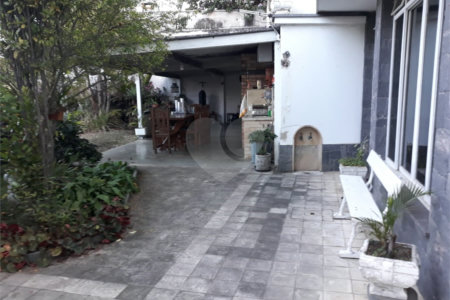 Casa à venda com 4 quartos, sendo 2 suítes, em Vila Paulicéia, São Paulo, SP