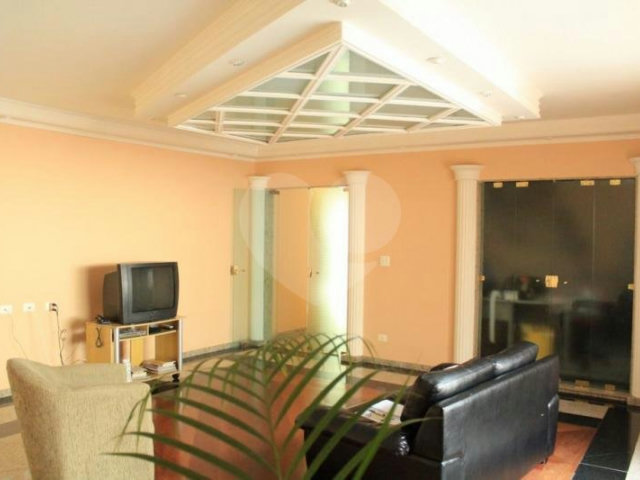 Casa Térrea à venda com 4 suítes em Jardim Franca, São Paulo, SP