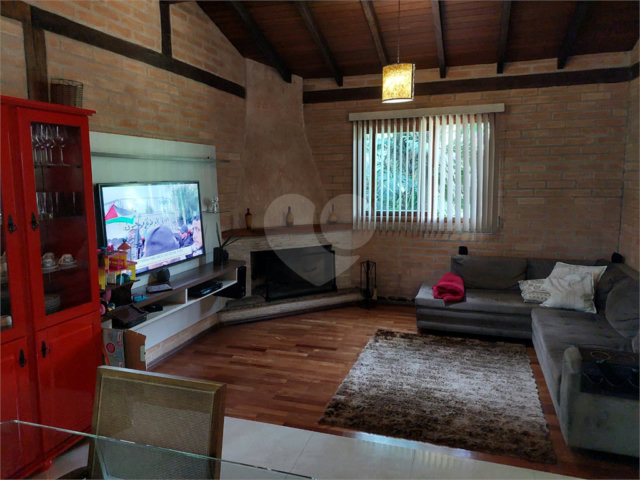 Casa à venda com 3 suítes em Roseira, Mairiporã, SP