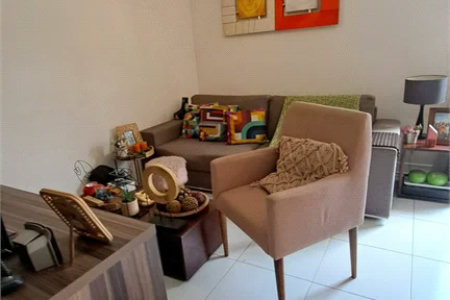 Casa à venda com 3 quartos, sendo 1 suíte, no condomínio Moradas do Horto, São Paulo - SP