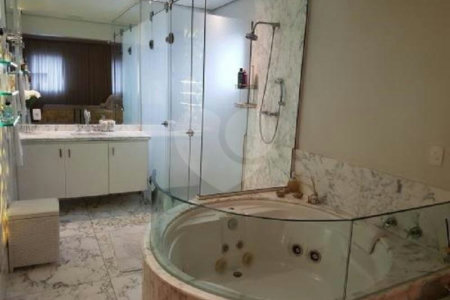 Apartamento à venda com 4 quartos, sendo 3 suítes,  em Campo Belo, São Paulo, SP