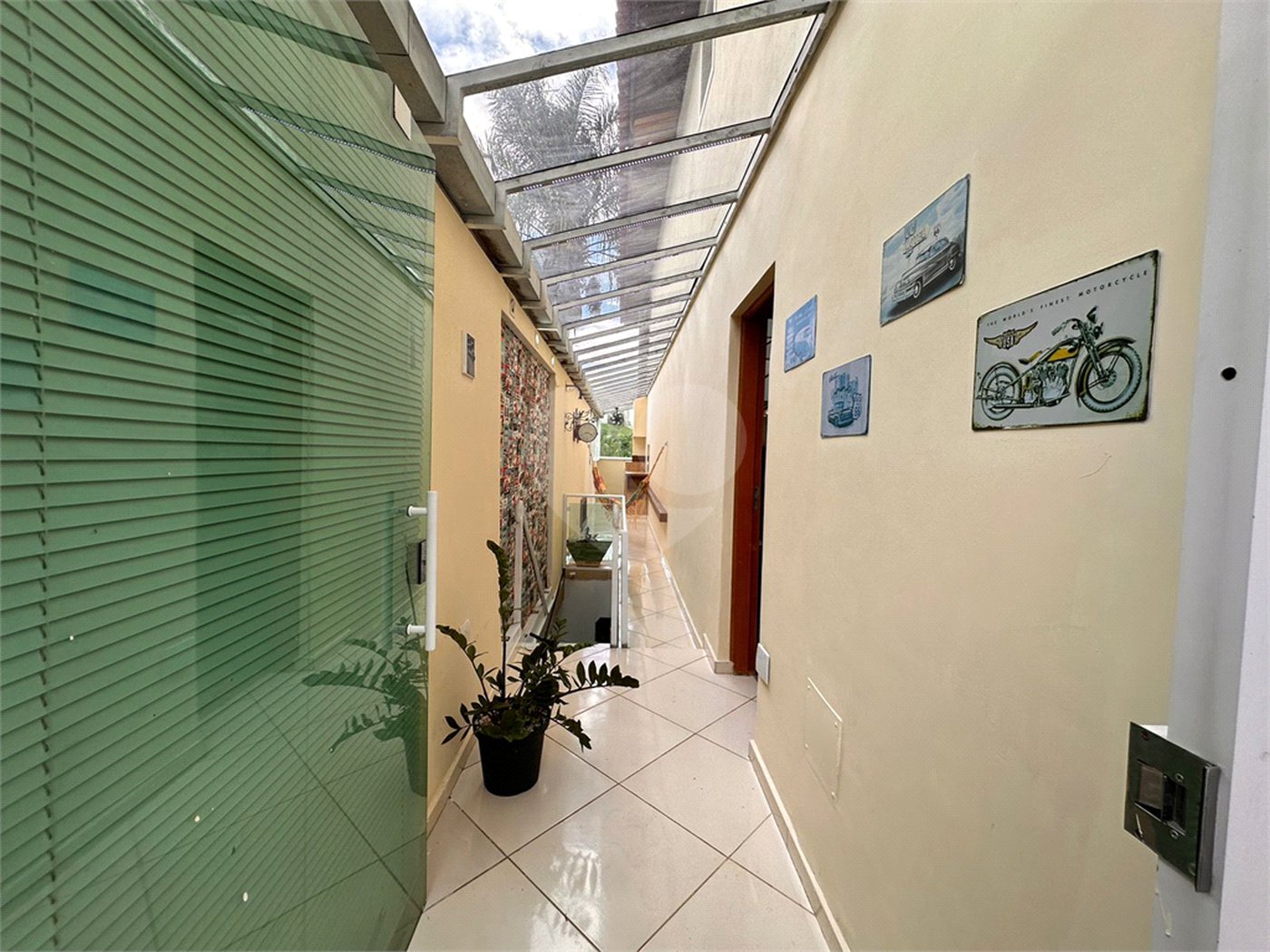 Casa à venda com 5 quartos, sendo 3 suítes, no condomínio Jd Itatinga, São Paulo - SP