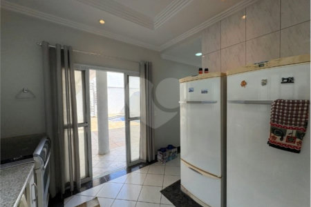 Casa à venda com 5 quartos, sendo 3 suítes, no condomínio Granja Olga III, Sorocaba - SP