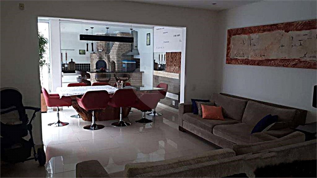 Casa à venda com 4 quartos, sendo 2 suítes, no condomínio Cond Residencial Villagio da Serra, São Paulo - SP