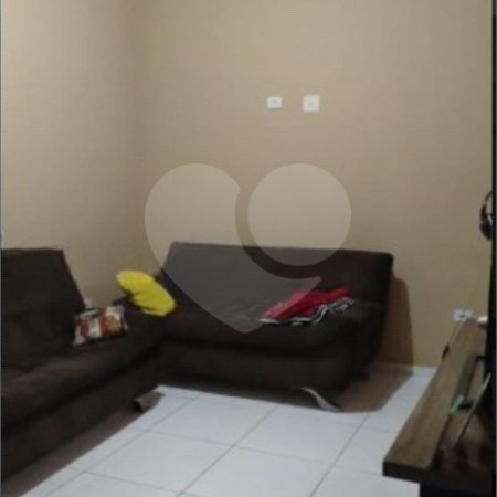 Casa à venda com 5 quartos, sendo 1 suíte,  em Parque do Colégio, Suzano, SP