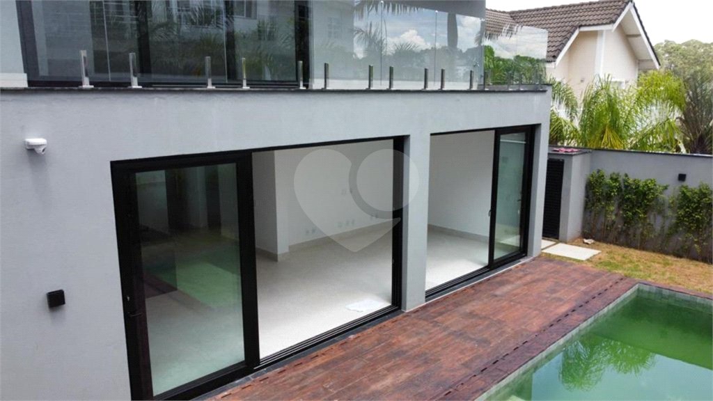 Casa à venda com 4 quartos, sendo 2 suítes, no condomínio Swiss Park, São Bernardo do Campo - SP