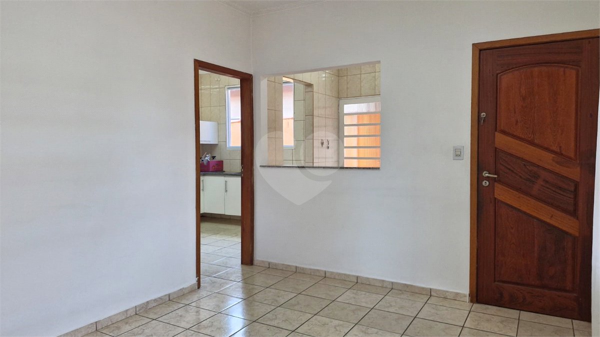 Casa para alugar com 3 quartos, sendo 1 suíte, no condomínio Santa Mônica, Atibaia - SP