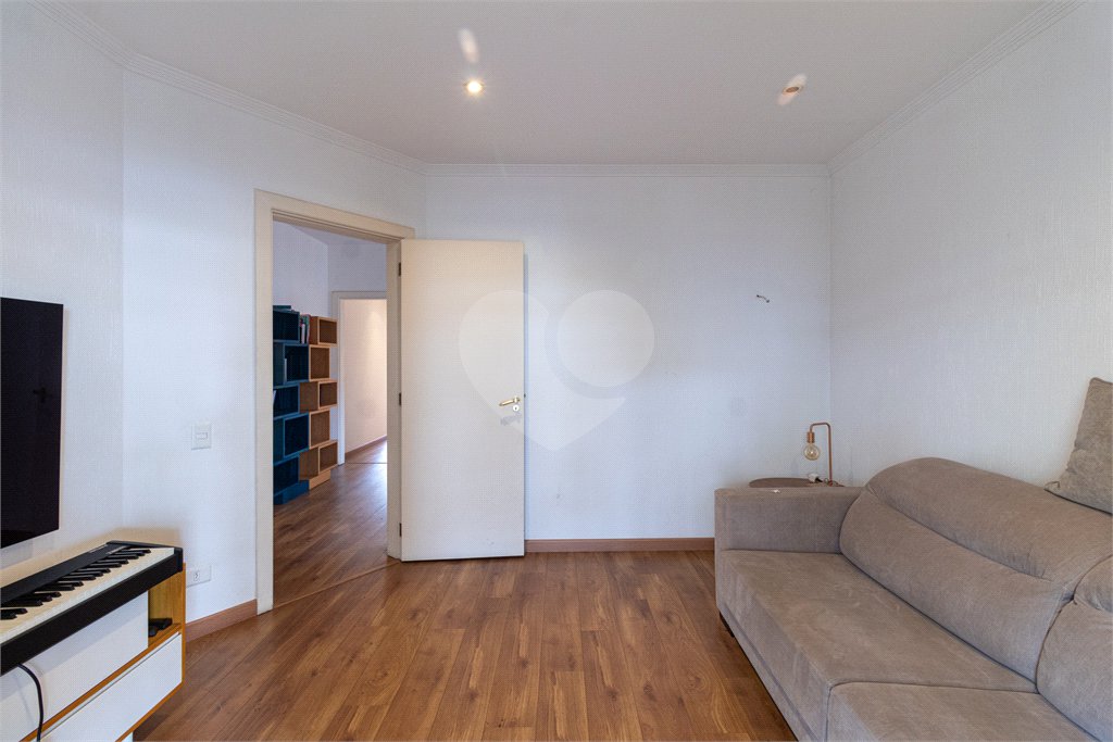 Casa à venda com 4 quartos, sendo 2 suítes,  no condomínio Vila das Flores, São Paulo - SP