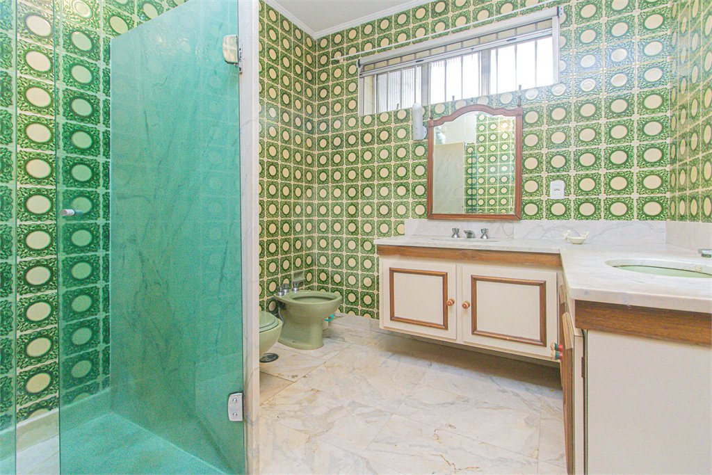 Sobrado à venda com 5 quartos, sendo 2 suítes,  em Granja Julieta, São Paulo, SP