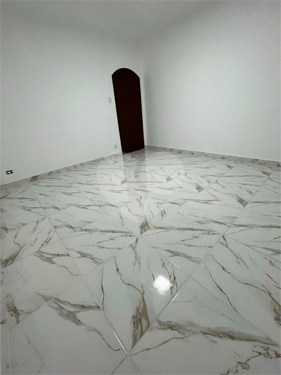 Sobrado à venda com 3 quartos em Vila Laís, São Paulo, SP