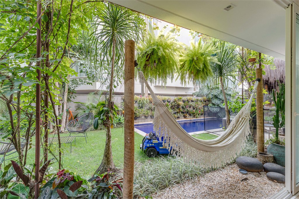 Casa à venda com 4 suítes no condomínio Residencial Canumã, São Paulo - SP
