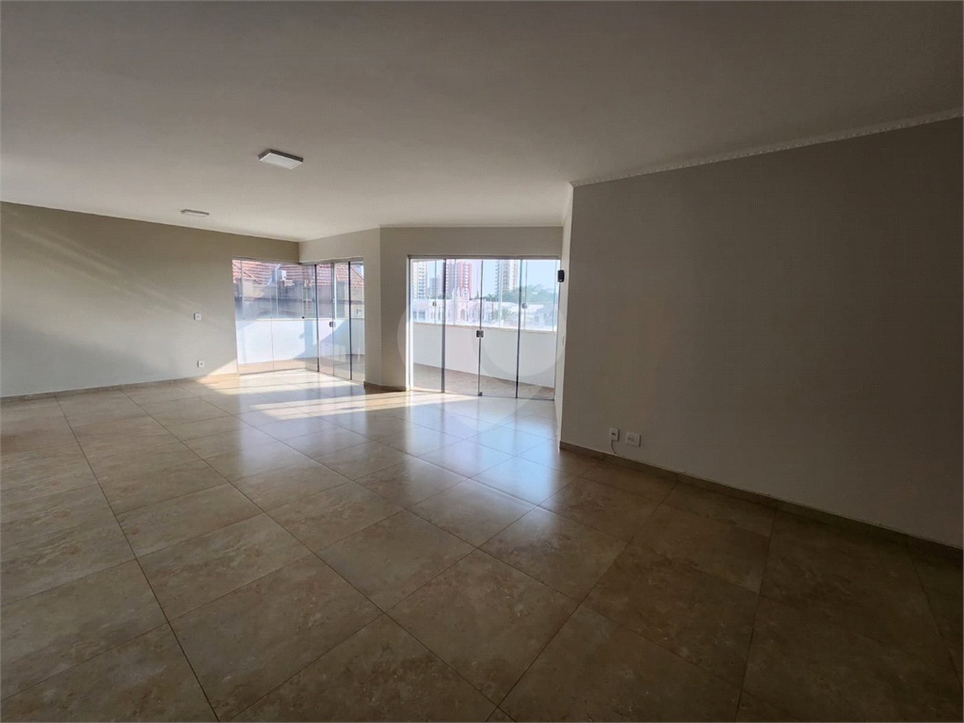 Apartamento à venda com 4 quartos, sendo 2 suítes, no Centro, Araraquara, SP