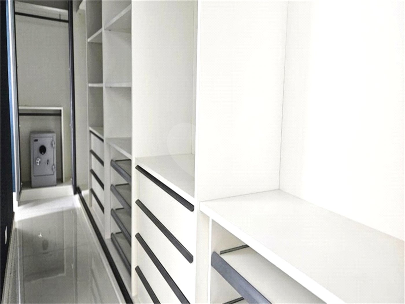 Casa à venda com 5 suítes no condomínio Tamboré II, Santana de Parnaíba - SP