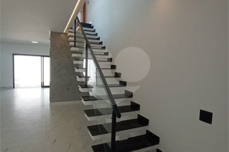Casa com 155m² , 3 dormitórios , sendo 1 suíte , 4 vagas , à venda no Parque das Nações em Santo André.