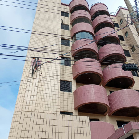 🌊 Seu novo lar a apenas 221 metros da praia espera por você! 🏡✨Praia Grande - SP